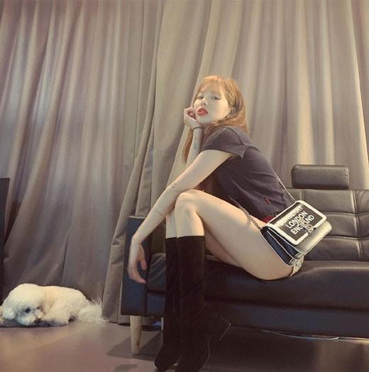 현아, 각선미 뽐낸 '도발 포즈'
