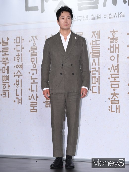 [머니S포토] '나랏말싸미' 박해일, 딱 떨어지는 슈트핏