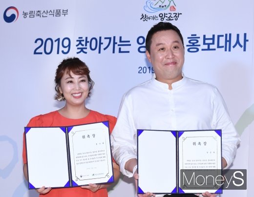 [머니S포토] 홍신애·정준하 '2019 찾아가는 양조장 홍보대사 됐어요'