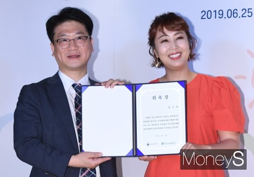 [머니S포토] 홍신애 '열심히 활동할게요'