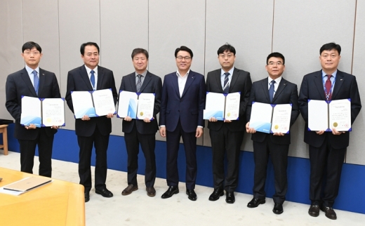 포스코 기업시민봉사상 수상자 단체사진. /사진=포스코