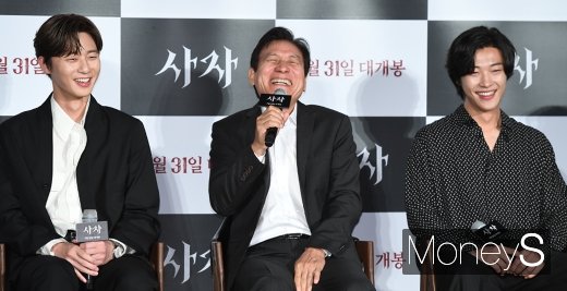 [머니S포토] 박서준·안성기·우도환 '매력적인 눈웃음'