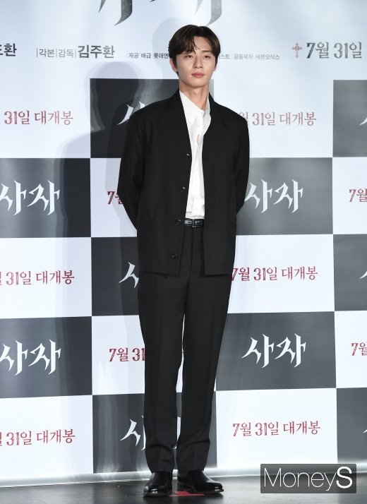 [머니S포토] '사자' 박서준, 훔치고 싶은 비율