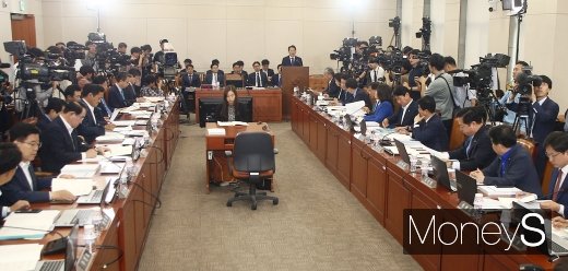 [머니S포토] 자유한국당 참여한 국세청장 후보자 인사청문회