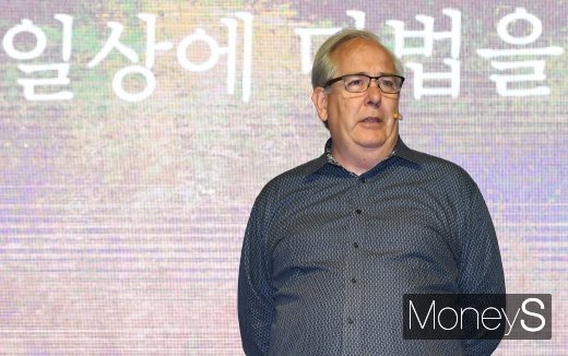 [머니S포토] 환영사하는 존 비피안 프로젝트 총괄