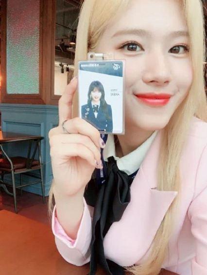 '트와이스' 사나, 회사원 변신… 