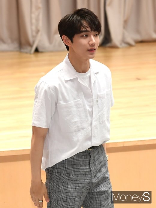 [머니S포토] 형섭, 훈훈한 미소념