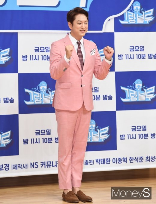[머니S포토] SBS 방송국에 나타난 KBS 아나운서 출신 한석준