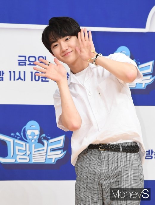 [머니S포토] '그랑블루' 형섭, 누나들 사로잡는 귀여움