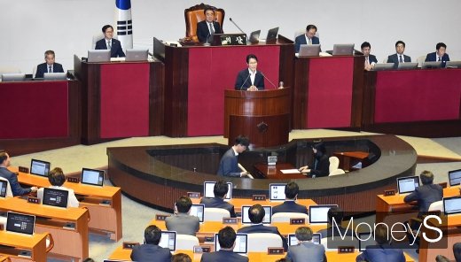 [머니S포토] 윤소하 원내대표의 교섭단체 비판