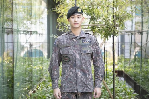 김수현 전역./사진=키이스트