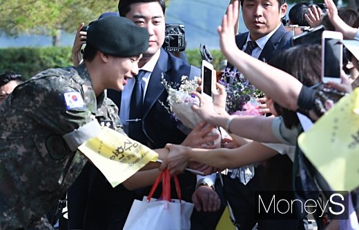 [머니S포토] 김수현 '보고 싶었어요'