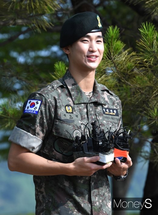 [머니S포토] 김수현 '늠름한 모습으로'