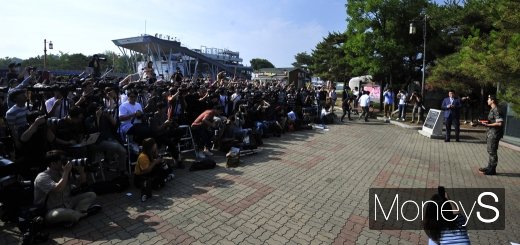 [머니S포토] 김수현 '저 전역했어요~'