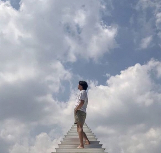 천국의 계단. /사진=씨엘로 인스타그램 캡쳐