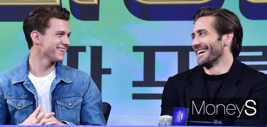 [머니S포토] 제이크 질렌할, 