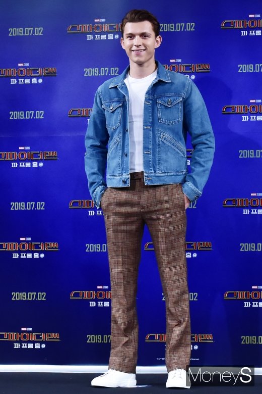 [머니S포토] 미소 활짝 짓는 톰 홀랜드