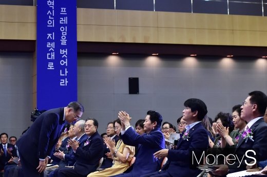 [머니S포토] 농협 창립 58주년 기념식 참석한 이개호 장관