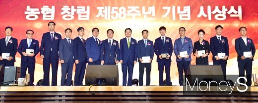 [머니S포토] 농협 창립 58주년, 우수직원상 수상자들