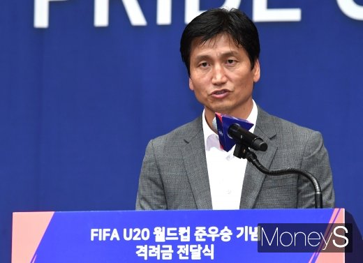 [머니S포토] 정정용 감독 '축구 발전에 힘쓰겠다'