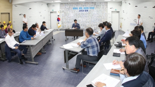 박승원 광명시장은 1일 중회의실에서 기자간담회를 개최했다. / 사진제공=광명시