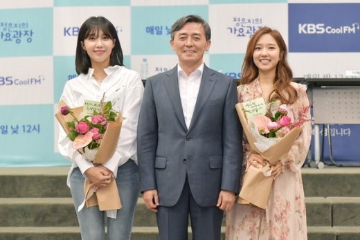 정은지(왼쪽), 양승동 KBS 사장, 이혜성. /사진=KBS 제공      