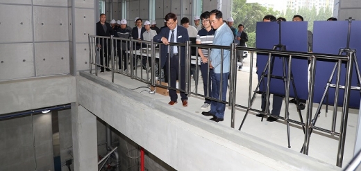 정장선 평택시장 세교가압장 점검 모습. / 사진제공=평택시