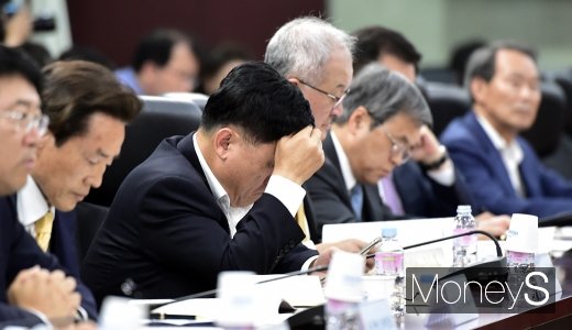 [머니S포토] 수출상황 점검회의에 감도는 무거운 분위기