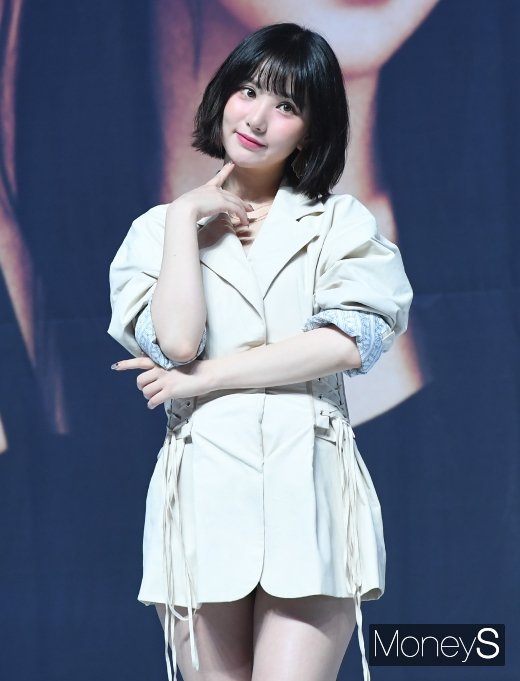 [머니S포토] 여자친구 은하 '나 예뻐?'