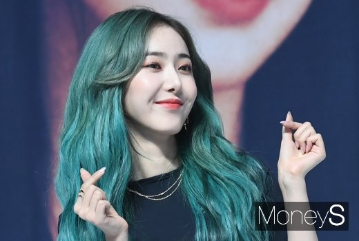 [머니S포토] 여자친구 신비, 신비로운 초록 헤어 컬러
