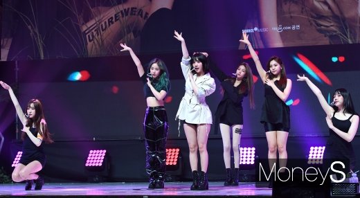 [머니S포토] 6개월만에 돌아온 여자친구