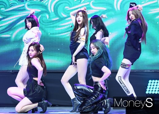 [머니S포토] 여자친구 '믿고 보고 믿고 듣는 썸머퀸'