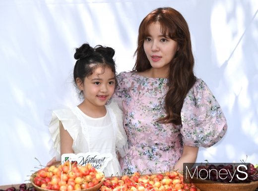[머니S포토] 정시아·백서우 '체리요정과 여신'