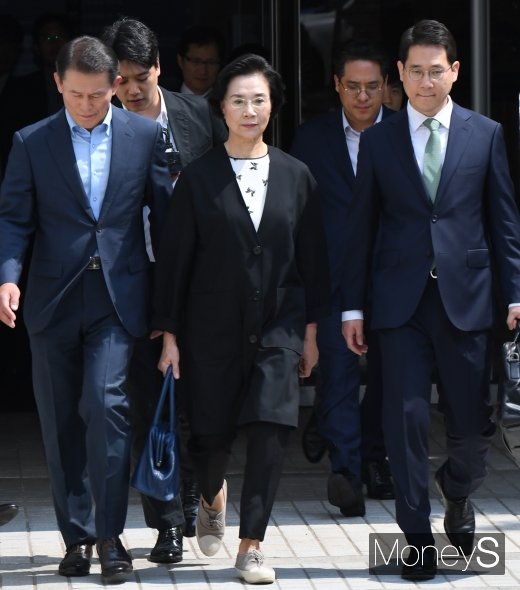 [머니S포토] 공판 마친 이명희 전 이사장