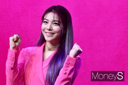 [머니S포토] 두 주먹 불끈 에일리, 룸 셰이커로 올여름 제패할까?