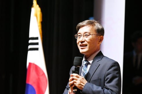 ▲  정하영 김포시장이 핵심 전략사업 구상을 발표하고 있다/사진제공=김포시청
