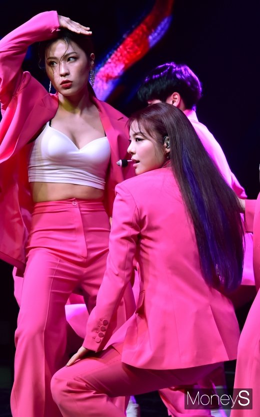 [머니S포토] 이전 무대는 잊어라, 새로운 모습 시도한 에일리