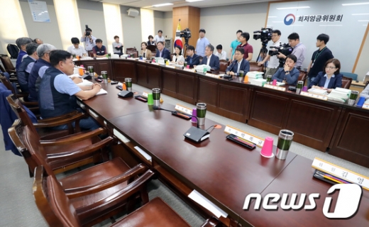2일 정부세종청사 고용노동부 전원회의장에서 열린 최저임금위 7차 전원회의가 사용자위원의 불참 속에 진행되고 있다. /사진=뉴스1