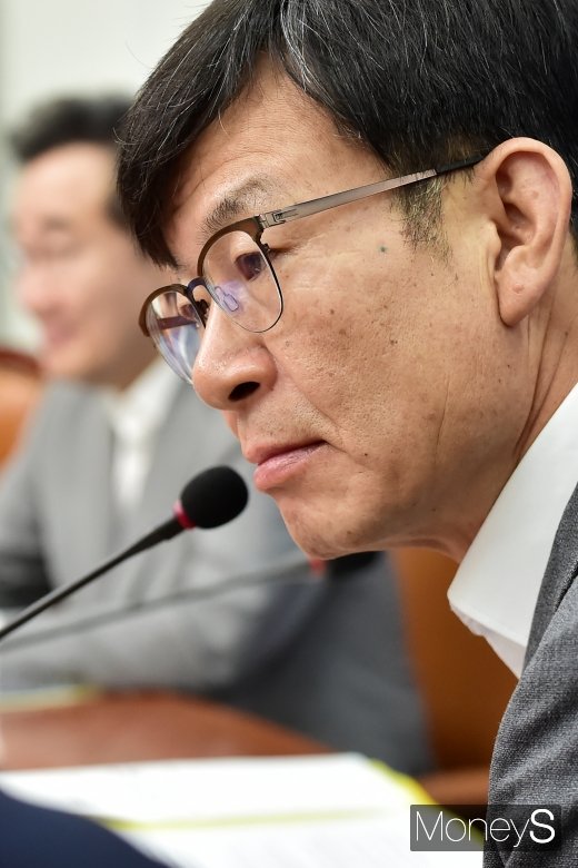 [머니S포토] 청와대 비서실 정책실장으로 당정청 회의 참석한 김상조