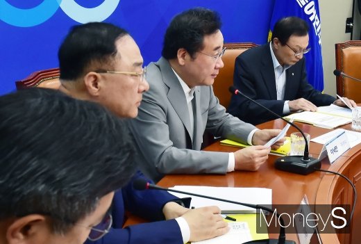 [머니S포토] 이낙연 총리, '공공부문 비정규직 총파업' 우려