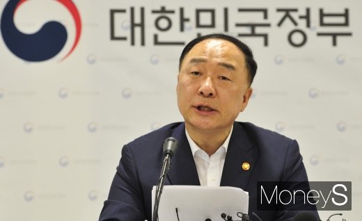 [머니S포토] 홍남기 부총리 