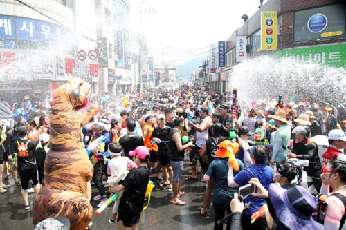 전남도 7월 관광추천지로 선정된 장흥 물축제 모습 /사진제공=전남도