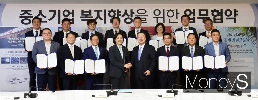 [머니S포토] 중기부-대한상의, 중소기업 복지향상 업무협약 체결