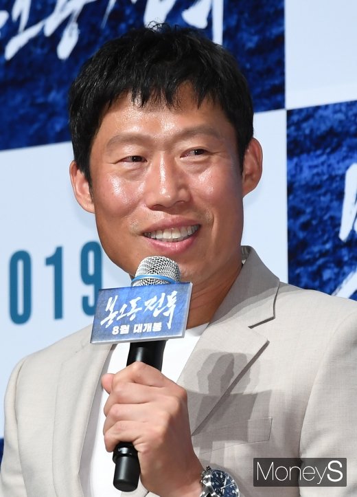 [머니S포토] 유해진 '국사책 독립군 비주얼'