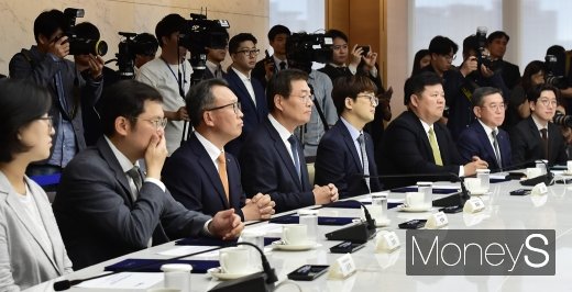 [머니S포토] 중소기업 복지향상 업무협약에 참석한 기업 대표들