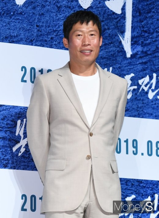 [머니S포토] '봉오동 전투' 유해진, 독립군으로 변신