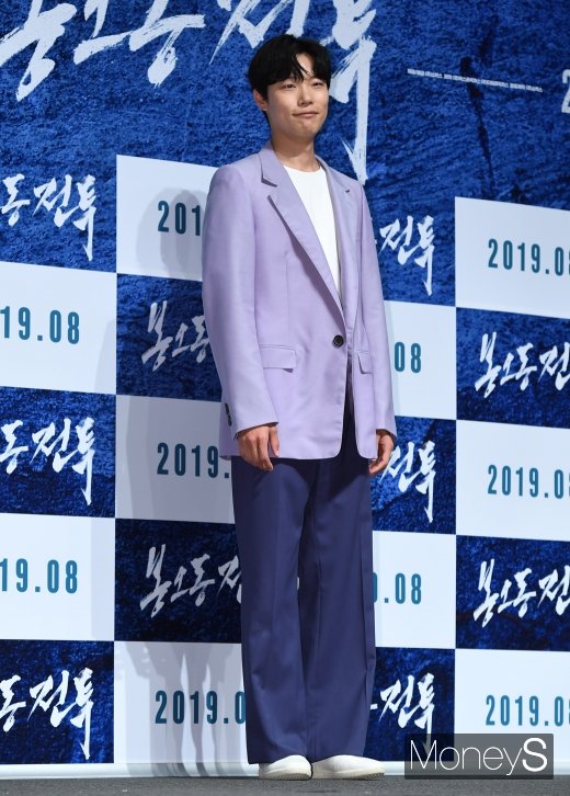 [머니S포토] 류준열, 패셔니스타다운 투톤 슈트 패션