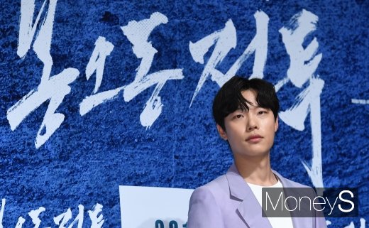 [머니S포토] '봉오동 전투' 류준열, 카리스마 눈빛