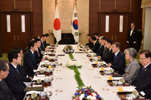한일정상회담. /사진=로이터    