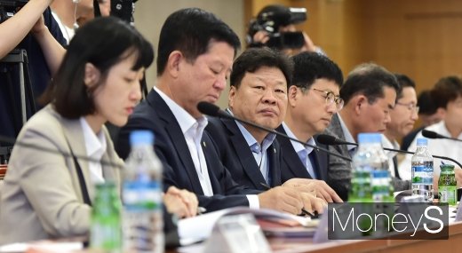 [머니S포토] 금융위원장 발언 경청하는 관계자들